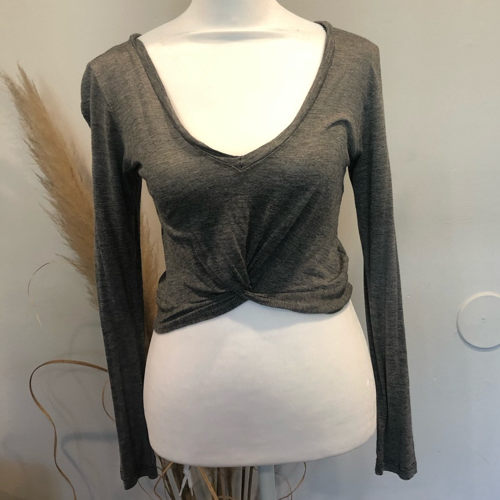 BLUE LIFE | Cropped Knot Long Sleeve